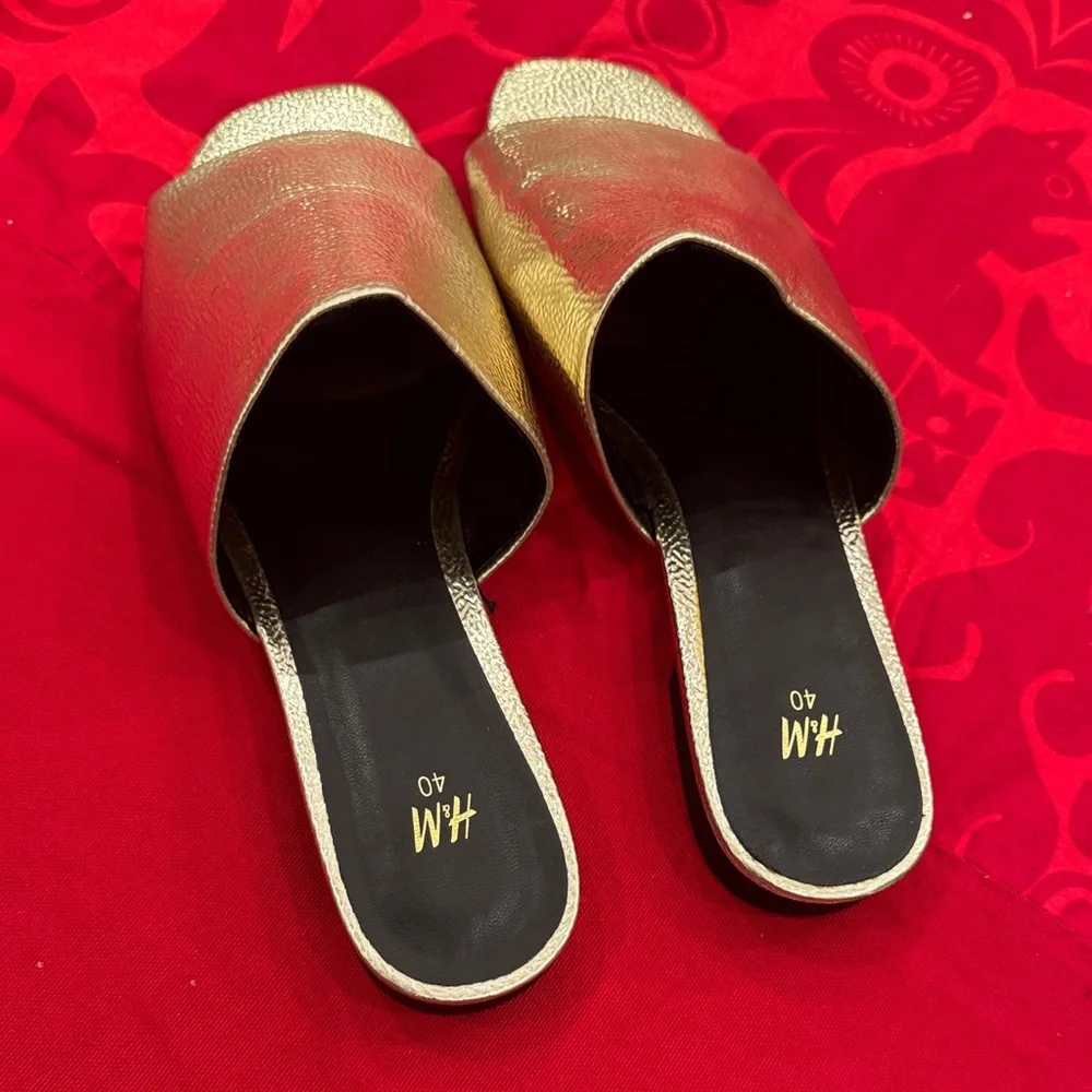 H&M Shimmering silver Slide Sandals Women’s size 40 or 8 1/2 NEW never worn - Picture 3 of 6